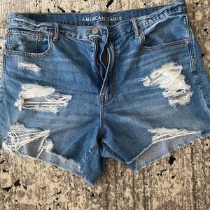 American Eagle 90s Boyfriend Short